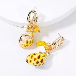 Yellow Gold Leopard Conch Shell Earrings
